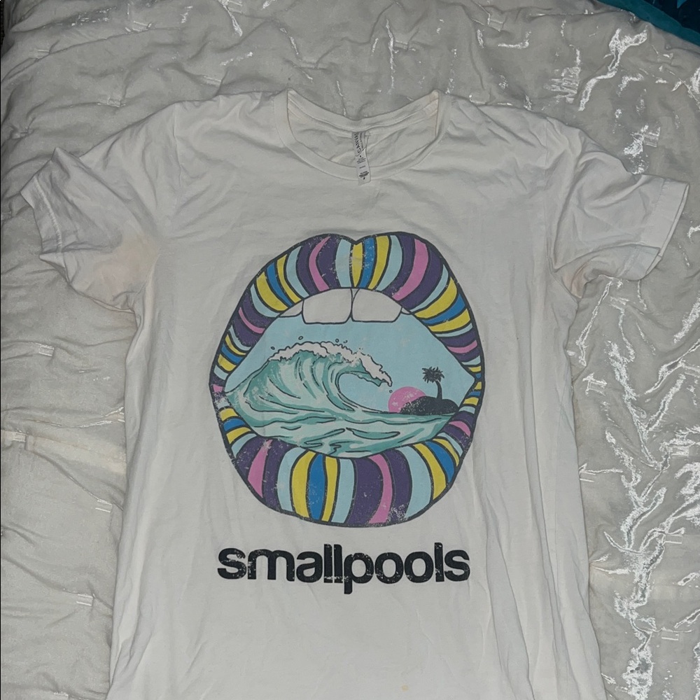 Small pools white graphic band tee t shirt